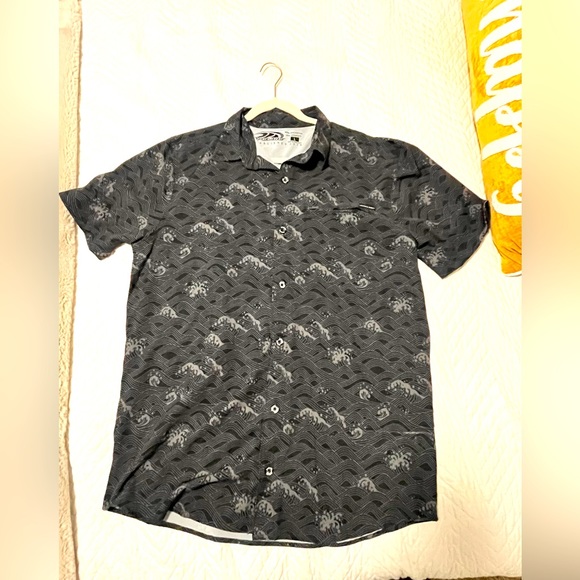 Men’s casual button down, stretch material, moisture wick, gray with waves, golf - Picture 1 of 8